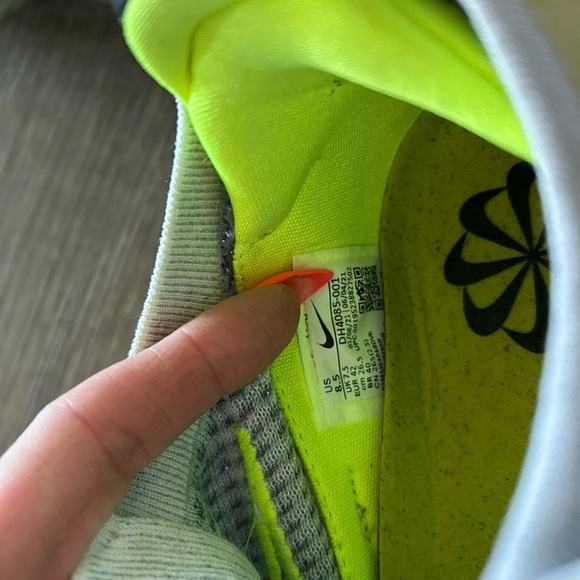 Nike Air VaporMax Flyknit Sneakers 8.5 - Picture 6 of 6